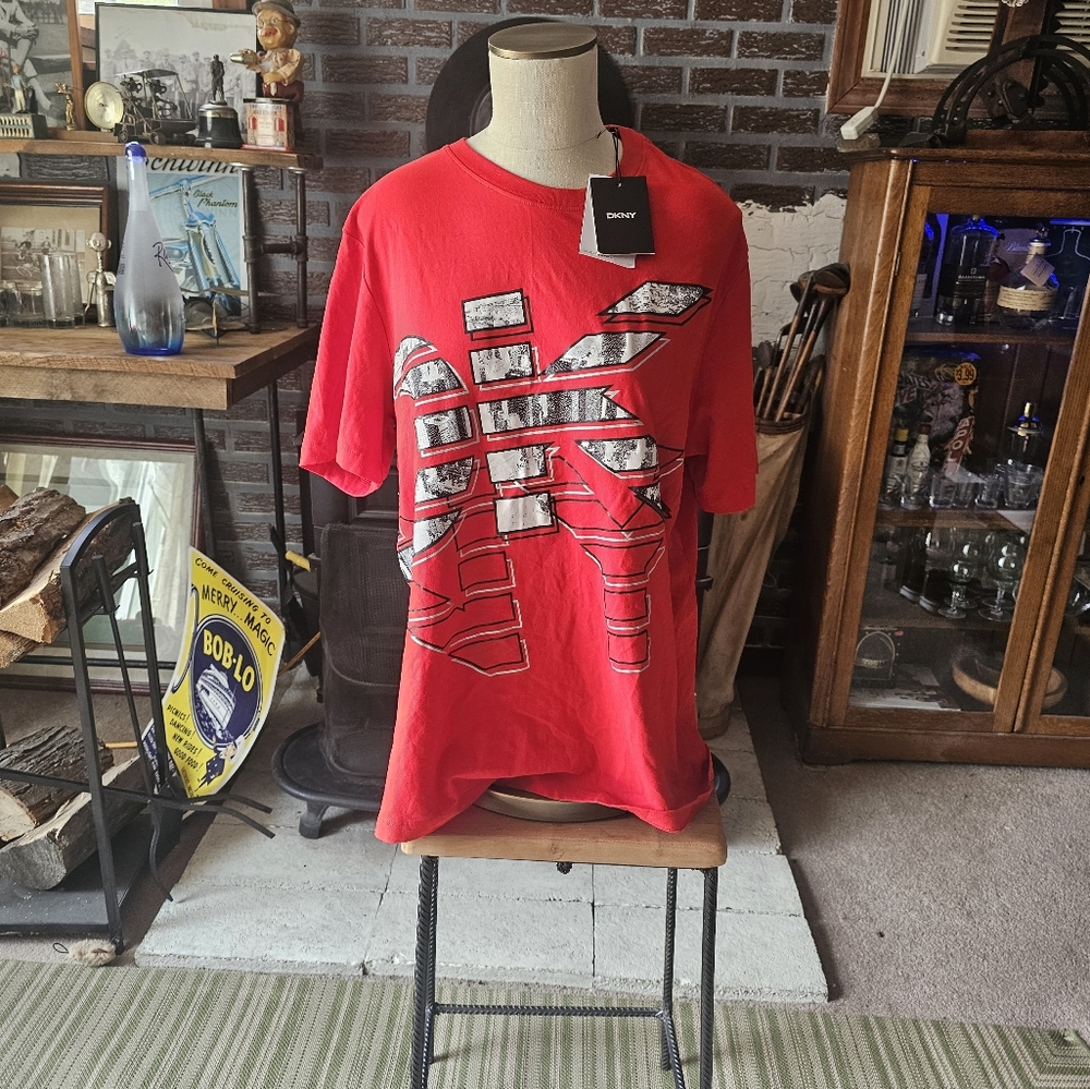 NWT DKNY T Shirt. Size L.